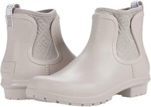 Grey ugg chevonnes are a great dog groomers shoe