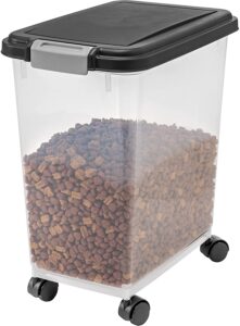 Pet food container